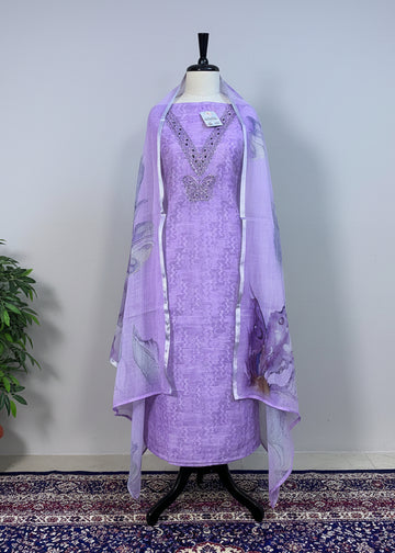 Lavender dress with matching scarf on a mannequin against a beige curtain background.